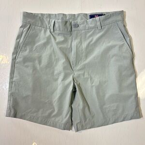 Vineyard Vines Light Gray Breakers Flat Front Shorts - 33
